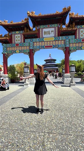 Let’s Drink Around The World 🌎 #epcot #epcotdrinkingaroundtheworld #disney #bestfriends @Sarah Jane Bates