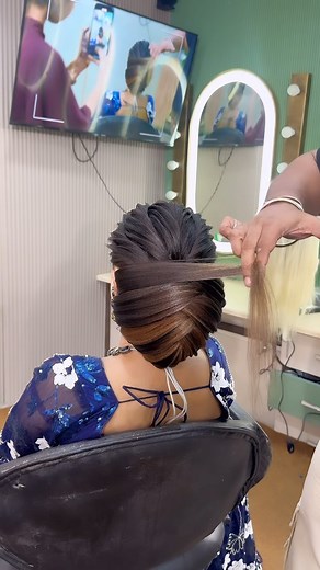 7M views · 31K reactions | Overlapping lines bun from current batch 65 #trending #viral #reelsviral #reelsinsta #viralreels #trendingreels #trendingsongs #amhaircraft #amhaircraftacademy | Amhaircraft | Facebook