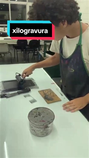 terceira e última parte do processo de impressão da matriz perdida (que ainda não tem nome 3/3 um tiktok em plano sequência #TheTown2023 #art #arte #xilogravura #woodcut #gravura #linocut #artesvisuais
