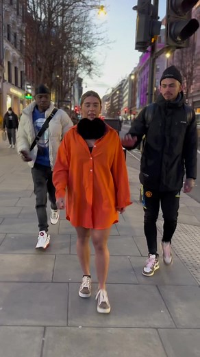 Extra hand on shoulder prank #fypシ #foryoupage #foryou #prank