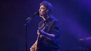 Watch Steve Hackett perform Eleventh Earl Of Mar live
