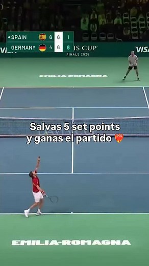 ¡De salvar 5️⃣ set points a ganar el partido! 👏🏻 Corazón y templanza. Pablo Carreño se lució el el cierre de su encuentro ante Struff y se llevó un juego épico. 🇪🇸 #CopaDavis | Copa Davis