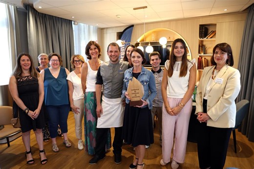 Natacha Favre remporte le concours de pâtisserie de Charente Libre avec son “Mathilde” complètement bleu