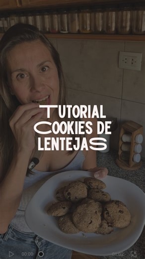 Sil Name | Creadora de contenido UGC on Instagram: "O tutorial de cómo c#@/* hago para que mi hija coma legumbres!! Si a vos también te cuesta incorporarlas en la alimentación de tus pibitxs, te dejo esta opción re copada! 📝Listita de ingredientes: •Una taza de harina (yo usé integral y de avena) •Una cucharadita de polvo de hornear •Una taza de lentejas cocidas (yo usé las de @alimentosinca) •80 grs de azúcar mascabo (o el endulzante de tu preferencia) •Un pocillo de aceite •Esencia de vainill