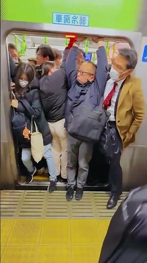 Japan Trains Need Pushers 😱 Tokyo Rush Hour #shorts