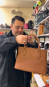 👜 Elevate your everyday elegance with this iconic tan handbag! A timeless structured silhouette featuring premium , dual handles, and signature gold-toned hardware for a sophisticated statement. Price 2250 with delivery Order now www.apnabazar.com.pk OR https://wa.link/apnabazar WhatsApp on 03009794222/0321-4246-436. | APNA BAZAR