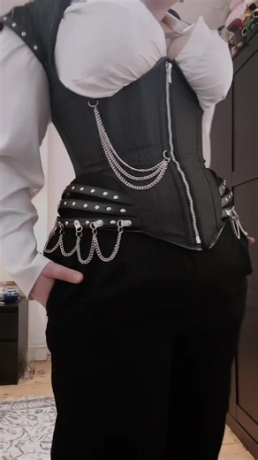 corset detaiils 🥰 #corset #punk #ootd #gothgirl #mohawkgirl