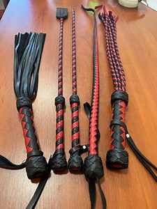 Leder Flogger Kit, handgefertigte Peitschen Set, Reitgerte, echte Leder Auswirkungen Werkzeuge - Etsy.de