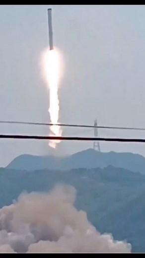The Chinese rocket accidentally launched during an engine test. 😳😳 . . 🎥: Unknown | Combat Learjet