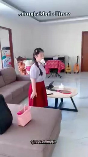 Vannila habis jatuh 😭😭 #fypシ゚シ゚ #viraltiktok #videoviralterbaru #vanillalovely #cantik #manis #vanilla #viral #trending #gemes | Vannila vlog