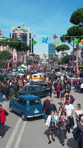 Tirana n’RETRO ☀️💕🌻❤️💐 #retroalbania #dpshtrr #ditaveres #retro #tirana #albania