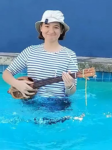 What does banjo sound like underwater? Now you know! Longer video up on my youtube!