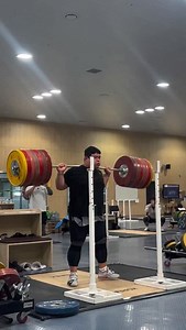 Monster squat. Do this at a commercial gym. @yeonghwan9002 | King of the Lifts