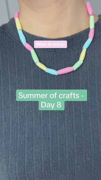 Make a paper beads for a necklace with us! #kidscrafts #papercraft #necklace #jewellery