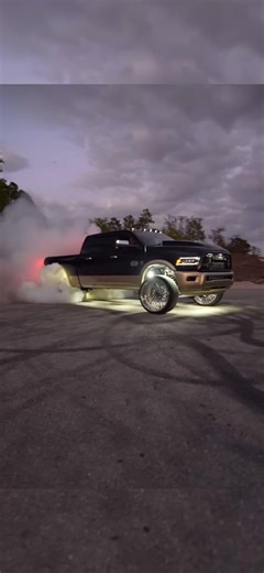 BIG TURBO 6.7 CUMMINS LAYING A HEATER! 🤘 SOUNDS INSANE!
