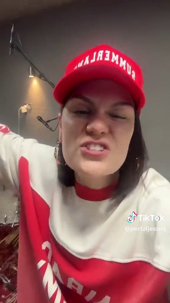 Jessie J Lança 'Living My Best Life' Ao Vivo