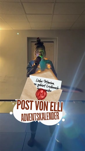 Elli Hoop® | Hochwertige Hula-Hoops und mehr on Instagram: "Wie sicher bist du im Singen von Weihnachtsliedern? 🎤 Am Tag 19 im Adventskalender „Post von Elli“ hat @hulahoop_by_marina eine ganz besondere Aufgabe: Karaoke-Weihnachts-Workout mit ihrer Hula-Hoop-Gruppe! 🎄 Und was sollen wir sagen? Sie und ihre Gruppe haben es mit Bravour gemeistert 💪✨ Schaut selbst rein und lasst euch anstecken: Sucht euch ein Karaoke-Weihnachts-Workout auf YT raus und macht einfach mit. Es macht unheimlich viel