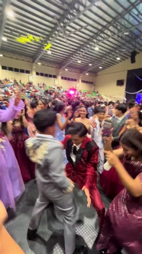 Unforgettable Night at Junior Senior Prom