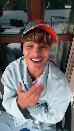 Settimo Giorno Senza Maglietta: Il Divertente Video