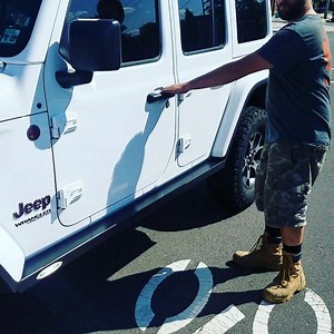 Rock Slide Engineering power steps on this JL Rubicon... | Urban Jeep Outfitters