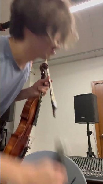 Forgetting I had a solo while rehearsing Trouble by @Laufey #Laufey