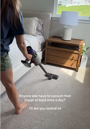 Daily Vacuuming: A Relaxing Cleaning Routine