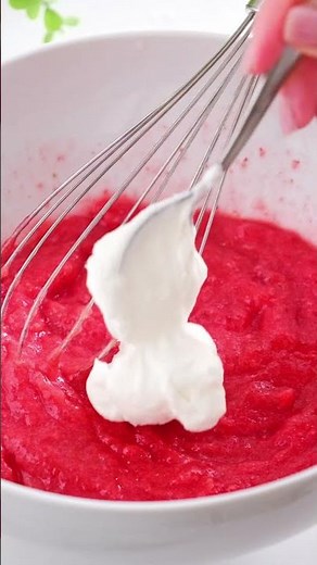 Gelatine di fragole e yogurt