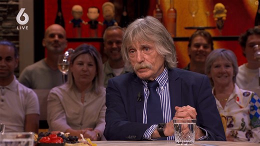 Gênante actie van Johan Derksen: analist zet gast uit het publiek voor schut