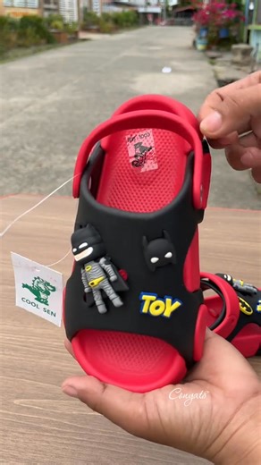 Batman Kids Slippers Shopee: https://s.shopee.ph/1LXgUBk1xp Lazada: https://c.lazada.com.ph/t/c.cLhGlN?sub_aff_id=j | Bubbly Baggy