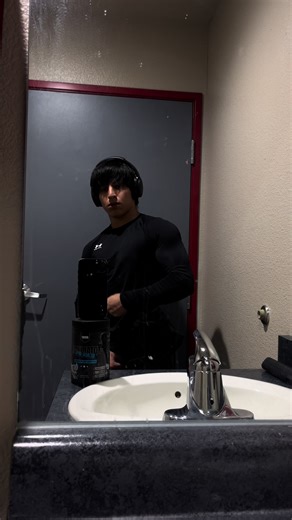 I indeed do NOT need the huzz. #fyp #gymtok #backandbiceps