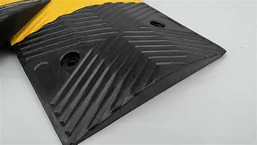Rubber Speed Bump Roadway Traffic Buffer Belt Block Brake One Way Resistant Rubber Speed Bump