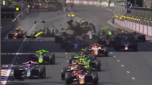 Formel 2: Crash zwischen Maini, Marti und Goethe sorgt für Rennabbruch