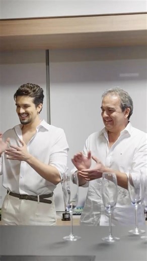 Gratitude defines it! We renewed our contract with @sonymusicbrasil and may God bless us even more 😍