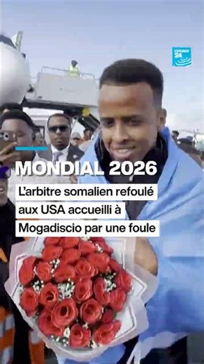 ⚽️ L'#arbitre somalien refoulé des États-Unis accueilli par la foule à Mogadiscio • FRANCE 24