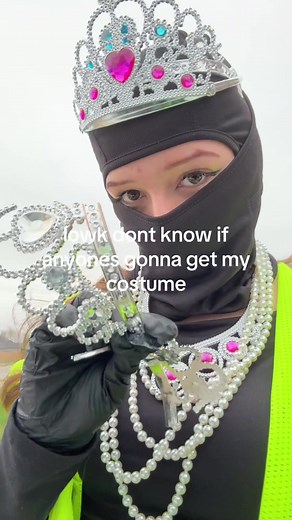 pls get it #targetaudience #fall #halloweencostume #fy #louvreheist | Halloween Costume