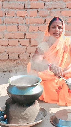 fulandevi on Instagram: "Khichdi banate hue #reels #video Fulan Devi"