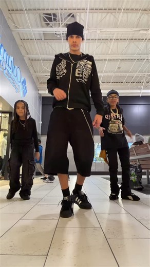 Jasper Boyz on Instagram: "disss fyeee🌚 Dc:@jasperboyz #fyp #dance"