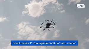 O primeiro voo experimental de um "carro voador" no Brasil ocorreu em Quadra (SP) na manhã de hoje (20). O voo foi realizado pela GoHobby, a 80 km de São Paulo, sem passageiro. O EH216-S transporta até duas pessoas, com carga útil de 220 quilos e alcance de cerca de 30 quilômetros, operando com 12 baterias e 16 motores. O eVTOL é controlado remotamente, sem piloto a bordo. Post por: Luan Luiz | Caruaru no Face