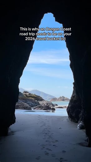 👇🏻 Oregon Road Trip Stops 👇🏻 One of the best road trips in the US to add to your 2026 travel bucket list is an Oregon Coast road trip. If you drive the Oregon Coast, here are a few of my favorite stops: 📍 Secret Beach (full guide on blog) 📍 Hug Point State Recreation Site 📍 Secret Beach again 📍 Blacklock Cliffs 📍 Bandon Beach 📍 Face Rock State Scenic Viewpoint 📍 Ecola State Park #oregoncoast #roadtrip #roadtripusa #pacificnorthwest #pnwadventures | Live Love Run Travel