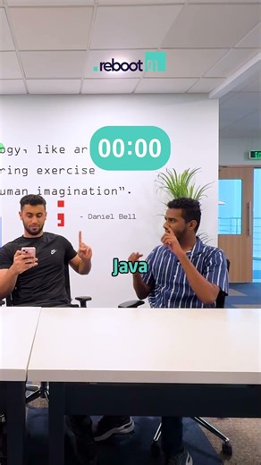 أكتب لنا شنو لغة البرمجة المفضلة عندك 🖥️ #برمجة #كمبيوتر #كود