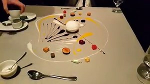 Voilà comment on prépare le dessert au restaurant moléculaire Alinea à Chicago! http://tinyurl.com/zhzhoyo | Toqués de restauration