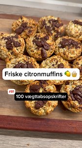 Følg @elias.fys for flere opskrifter, der gør det nemmere at tabe sig uden at undvære god mad ✅ Opskrift #81: Friske citronmuffins 🍋🧁 Lette, friske og proteinrige muffins, perfekte til morgenmad, snack eller noget sødt efter aftensmaden 🌤️ Ingredienser (12 muffins): 👉 1 usprøjtet citron 👉 100 g havregryn 👉 20 g proteinpulver (vanilje fungerer bedst) 👉 300 g hytteost 1,5% 👉 2 æg 👉 50 g chiafrø 👉 20 g chokolade (gerne hvid til topping) I alt pr. muffin: ca. 110 kcal og 8 g protein 💪 Såd