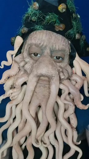 Tutorial de maquillaje de Davy Jones: Imita el Emoji 🦑