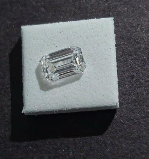 GovDeals: 1.09 Carat Emerald Cut Diamond VVS2