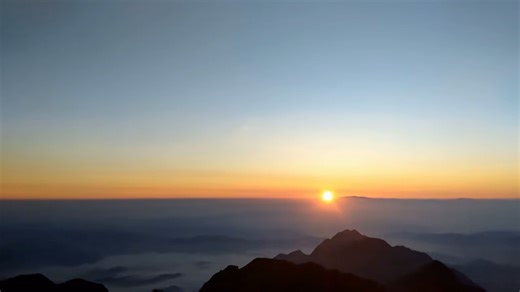 【100秒看新时代的中国】奋进新征程，建功新时代