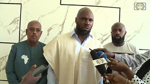 Le Président de la transition, Chef de l'Etat le Général de Brigade Abdourahamane Tiani a reçu ce matin en audience l'activiste panafricaniste Stellio Gilles Robert Capochichi alias Kémi Seba. Il est venu rencontrer les autorités de la transition du Niger avec lesquelles ils partagent les même idéaux panafricanistes, la même ambition de libérer le continent Africain de l'impérialisme et du néocolonialisme. | RTN