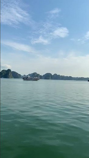 Stunning Halong Bay: Cruise Through Vietnam’s Paradise 🌊⛰️