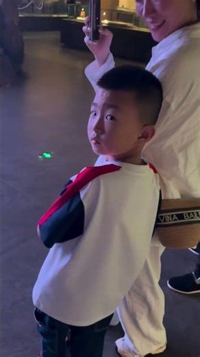 This Kid Held a Stranger’s Hand by Mistake! 😅