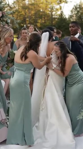 “Bride’s Dress Suddenly Rips at the Wedding 😱 Guests Go Into Panic “Wait for the Ending…” #shorts