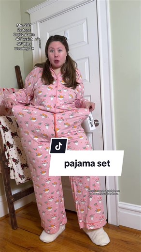 THEY HAVE POCKETS! These Dream Cloud pajamas from @QVC, Inc have the cutest spring pattern for a 2 piece pajama set that goes up to size 5x! #qvcfashion #ttscategoryambassador #creatoricons #plussizepajamas #pajamahaul